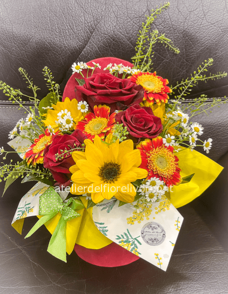 Flower Box Laurea Basic con Rose rosse e Lisianthus bianchi