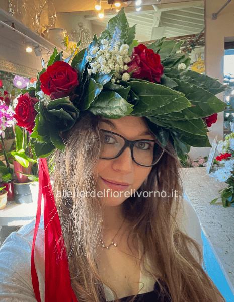 Coroncina di Alloro con Roselline Rosse e Gypsophila